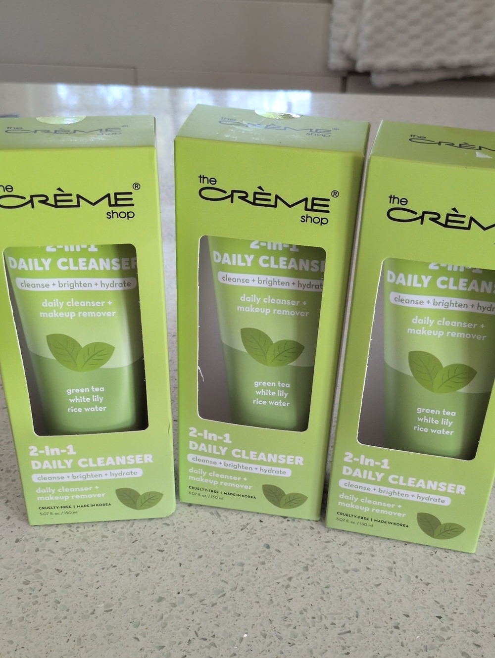 THE CREME SHOP 2-in-1 Daily Cleanser GreenTea White Lilly And Makeup Remover 3BX